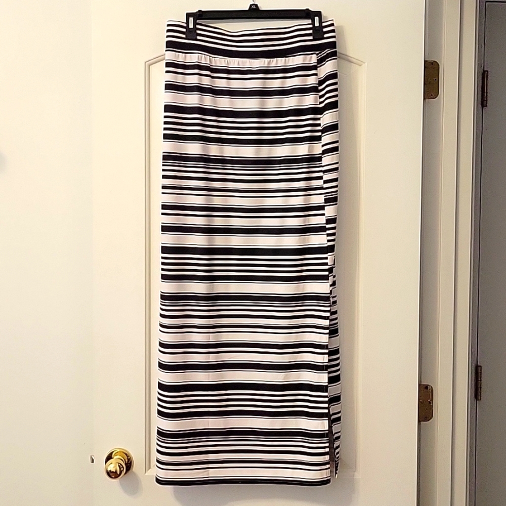 Maurices Double side slit Maxi skirt